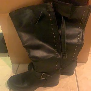 Brand NEW all man made material boots